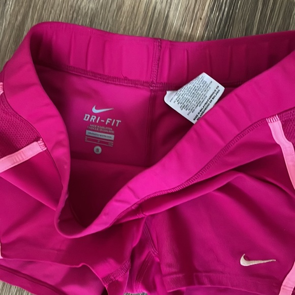 Nike DriFit legging shorts - Picture 2 of 3